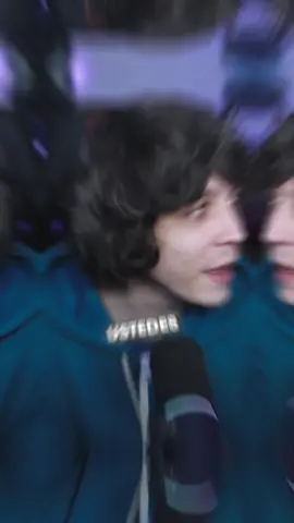 este clip esta muy fuera de contexto pero de estas cosas hablo en mis streams 😭😭