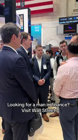 A morning on Wall Street…so many finance bros. #maninfinance #lookingforamaninfinance #financebro #fyp #foryoupage 