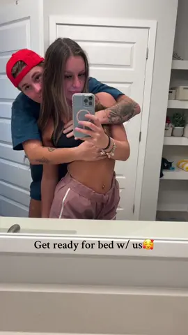 Nighttime routine💕 #couplegoals #wlwcouple #foryoupage #foryoupageofficiall #nightroutine #skincare #showertok 
