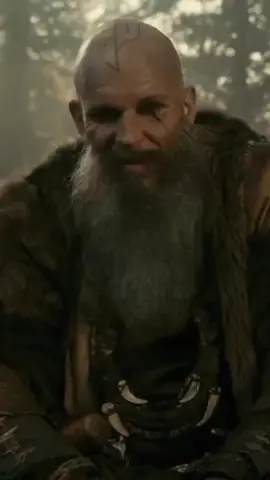 شخصية فلوكي في مسليل vikings رائعة جدا  هو منشئ سفن عبقري وهو يصمم ويبني النموذج الأولي للجيل الجديد من سفن الفايكنج التي يمكنها الإبحار عبر المحيط المفتوح وأيضًا عبر الأنهار الضحلة. لولا فلوكي، لم يكن صديقه ragnar الذي اصبح في ما بعد ملك و اسطورة في تاريخ الفايكنج  لن يتمكن أبدًا من تحقيق أحلامه في اكتشاف أراضٍ جديدة وحضارات جديدة.  فلوكي هو متعصب ديني يؤمن بالآلهة فوق أي شيء وكل شيء، بما في ذلك صديقه راجنار. انصحكم بالمشاهدة  #vikings  #ragnarok  #floki  #نصيحة 