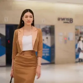 This scene is so cute and funny at the same time hahaha doctor really playing hard to get :)) @ormkornnaphat @linglingkwong   #lingorm  #linglingkwong  #ormkornnaphat #thesecretofus #earn #fahlada #fyp 