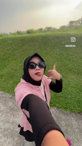 Pantang pulang kalo kaki belom gemeteran 🥰🫶🏻 #OOTD #fyp #ootdhijab #jogging #Running #runningmotivation #runningchallenge 