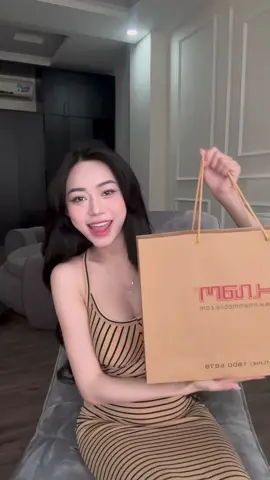 Tuy món quà nhỏ nhưng cảm giác dc cưng chiềuuu nó hạnh phúc khó tả sao á 😝😝 #ngocluciestore #xuhuong #tiktokgiaitri #ypfッ #ngoclucie #dambodytondang 