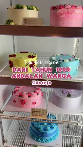 Toko roti legend di Sidoarjo yang sudah ada dari tahun 1999!😍 Jenis rotinya ada banyak dari tradisional sampai modern ada. Ngaku deh kalian pasti pernah beli kue tart disini kan?😋🫶✨ #kulinertiktok #kulinerindonesia #kulinernusantara #jajan #jajanantiktok #jajanan #kuliner #kulinersidoarjo #sidoarjokuliner #sidoarjo #fyp 