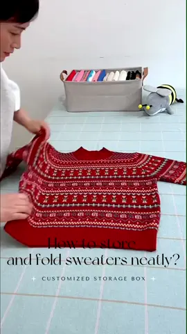 How to store and fold sweaters neatly?#travelingtips #organizedhome #howtofoldclothes #foldingclothes #lifetips 