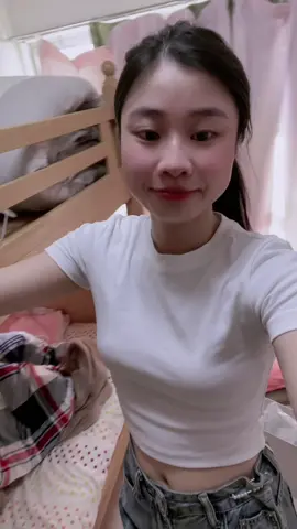 Cũng thấm mệt rồi chỉ mong vậy thôi 🍀
