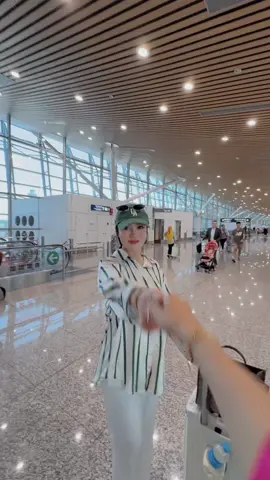 Take me with you 🥰 #transition #traveltiktok #viraltiktok 