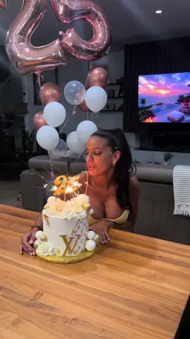 Thank you @CAKE-TOI for my beautiful cake 🤩💛