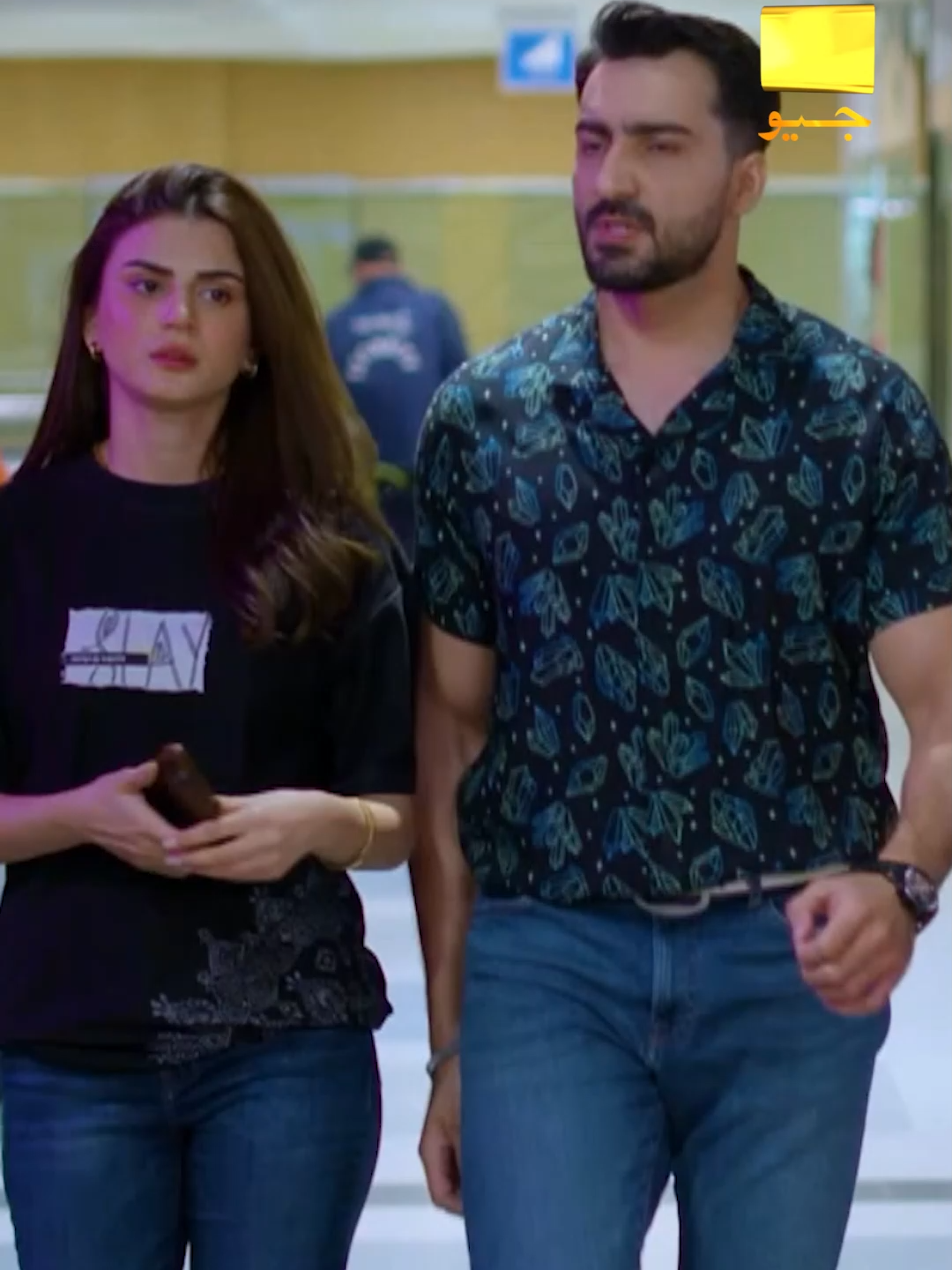 Rubab sees Sikander meeting Saba at a restaurant. #ZubabRana #ArezAhmed #BakhtawarKhan