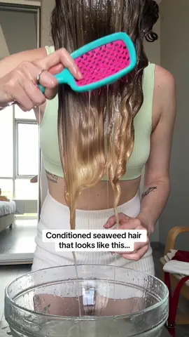 Im obsessed with it 🤤🤤🤤 #curlscheck #frizzyhair #curlyhairjourney #curlyhairroutine #conditioning #hairmask #acurltalk 