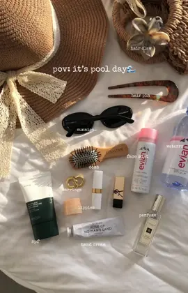 شنو تاخذون للمسبح؟ 🐚🥥 #fyp #poolessentials #pool #uae #شاليه #poolday 