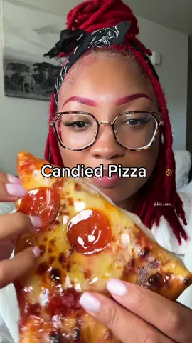 Candied Pizza 🍕 what if I told you this didn’t taste bad at all 😭 Also yes the pizza is warm #candied #asmr #mukbang #crunchy #tanghulu #candiedfruits #candiedpizza #candiedchicken #kie_eats #candiedseafoodboil #creatorsearchinsights 
