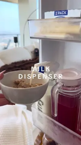 This drink dispenser makes cereal the easiest part of my day!! 🥛🥣 #asmr#gadget#amazonfind#KitchenHacks#kitchengadgets#milkdispenser 