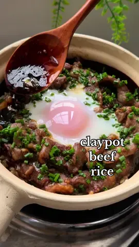 claypot beef rice with egg & chives 👁️👅👁️ ingredients: - 100g rib eye, cut thinly - 1 shallot, minced - 80g sushi rice - 80ml water - egg - chives  - 1/2 tbsp neutral oil marinade: - 1/4 tsp baking soda  - 1/2 tsp light soy sauce - 1/4 tsp dark soy sauce  - 1/2 tsp oyster sauce - pinch salt  - 1 garlic, minced - 1/2 tsp corn starch - 1/2 tsp neutral oil sauce: 1 tbsp oyster sauce 1 tsp sugar  1.5 tsp shallot sauce (or replace with shallot oil) 1.5 tsp light soy sauce  1/2 tsp dark soy sauce 1 tbsp water method: 1.in a bowl, add the thinly sliced beef and marinate using the marinade ingredients  2.in another bowl, add all the ingredients for the sauce and keep aside 3.wash sushi rice until the water runs clear 4.in a claypot or pot over med heat, add the 1/2 tbsp neutral oil followed by the shallots and fry for a minute before adding the washed and drained rice. 5.stir fry until the shallots are mixed with the rice then pour the water and bring to a boil 6.once boiling, reduce to a simmer, cover the claypot and cook for 10 minutes.  7.after 10, open (most of the water should have been evaporated by now), poke holes into the rice and add the marinated beef around the edges of the claypot. 8.cover and cook for 8-10 minutes before opening and cracking in an egg. 9.add some oil around the edges, increase the heat to medium and cook for another 4-5 minutes or until the egg is cooked to your preference. 10. open and garnish with chives, mix and enjoy.  #EasyRecipe #tiktokfood #foryou #cantonesefood #claypotrice #crispybottom #crispyrice 