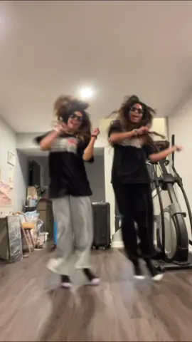 HEY HEY HEY HEY #dance #sisters #duo #fun #fyp @amisha 🧸☕️ @ashima 💓☕️ 