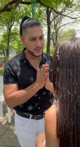 Joven millonario se enamora de la vendedora de huev0s😱parte 6