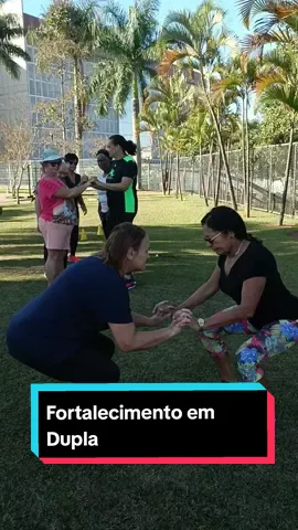 Fortalecimento em Dupla com exercício de agachamento e deslocamento .  #fortalecimento  #terceiraidade  #agachamento  #dupla  #exercício  #atividadefisica  #saude 