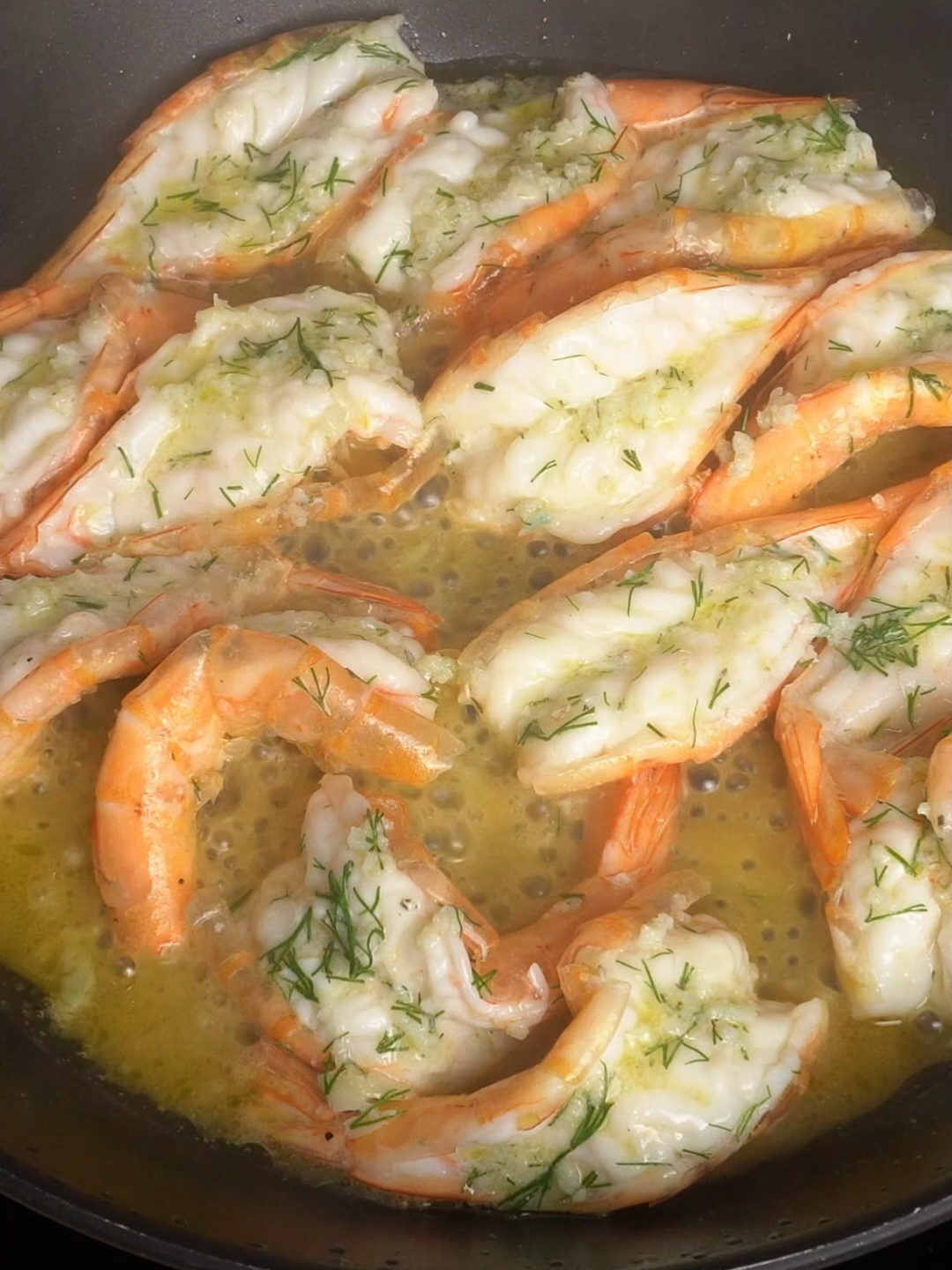 جمبري باترفلاي مع مكرونة بصوص الجمبري #وصفات #سيفود #روبيان #عمر_عربي #seafood #shrimp #shrimptok #longervideos #long