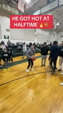 Mans needs a 10 Day 📝💵 (Via @Joe Ross ) #basketball #highschoolsports #halftime #fire #onfire #hot #catchingfire #highschoolbasketball 