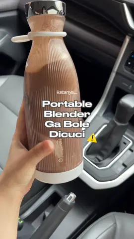 uda sering cuci #blenderportable aku yang dari Ankale ini dan bisa dibilang dia waterproof! cara cucinya juga praktis tinggal tekan 1 tombol doang ✨ cobain sendiri deh #juiceblender #blenderportablemurah #racuntiktok #anakkos #blender #tipsandtricks #fypシ #minumankekinian #minumantiktok 
