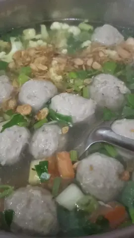 hari ini sayur sop bakso lagi panas2 seger