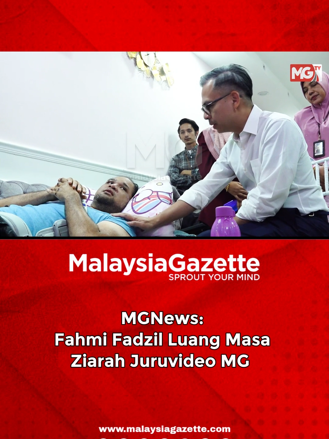 Menteri Komunikasi, Fahmi Fadzil meluangkan masa menziarahi juruvideo MalaysiaGazette, Mohd Airulrezal Amirudin yang terbabit dengan nahas jalan raya sewaktu bertugas 1 Julai lalu.   #KKD #FahmiFadzil