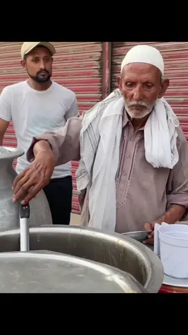 80 YEARS OLD MAN SELLING CHEAPEST HALEEM & CHANAY CHOLAY ON ROAD SIDE | STREET FOOD LAHORE PAKISTAN #tiktokfood #asianfood #foryou #fyp 