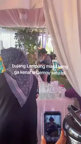 meghanay Lampung coba tebak siapa dia? #syilamusic  #sigemoy #djlampung #remixlampung #syilamusictebaru #lampunggeh 
