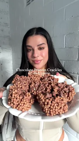 Day 3/10 of healthier desserts: 3 ingredient chocolate protein crackles 🍫 Recipe: - 100g chocolate - I use @lindtaunz sugar free milk choc but you can use any!!!  - 100g soy protein crispies- I get mine from Coles it’s the wellness road brand * - 1 tsp coconut oil (about 5g)  - extra 15g-20g choc for topping  - sea salt for topping (optional)  * if you can’t find or access soy protein crisps just sub for Rice Bubbles but the protein will be much lower. Can add some protein powder if using Rice Bubbles. 1. Melt chocolate and coconut oil in microwave or over a Bain Marie  2. Pour in the soy crispies and mix well, equally divide into 8 cupcake liners, if you would like them more bite sized you can make 10-12 3. Top with extra melted chocolate and sea salt and let it set in the fridge and enjoy (only needs 1 hr)  Macros (makes 8): Calories: 125 Protein: 8g Carbs: 11g Fat: 6g  #chocolatecrackles #proteinchocolatecrackles #healthydessert #easydessert