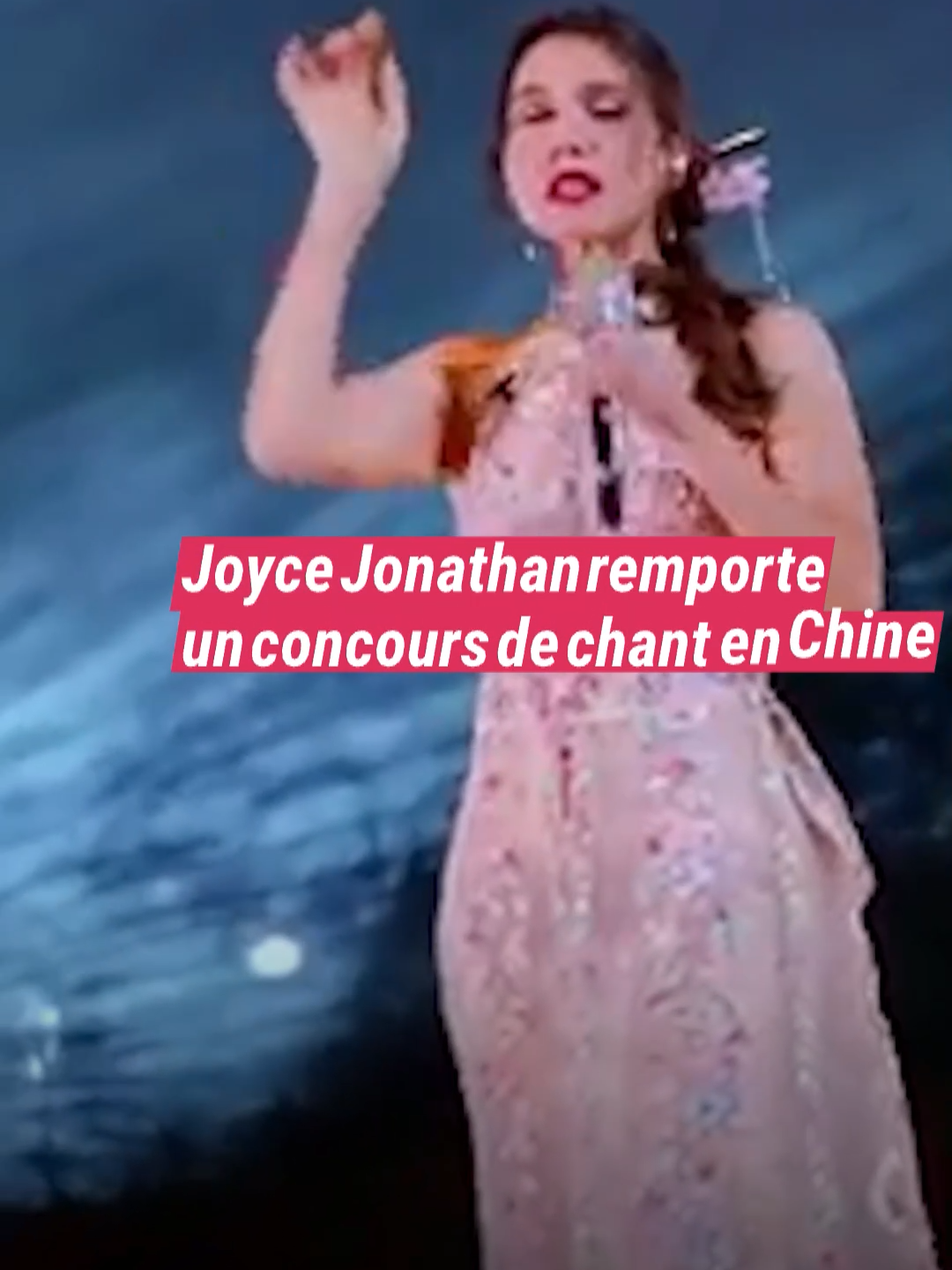 @joycejonathan qui chante “Les Champs-Élysées” en madarin ce n’était pas dans notre Wish List et pourtant c’est incroyable 🤩 #joycejonathan #joycejonathanfan #mandarin #chenfeng #ridethewind2024 #chineseculture #chinesetv #chinesesong