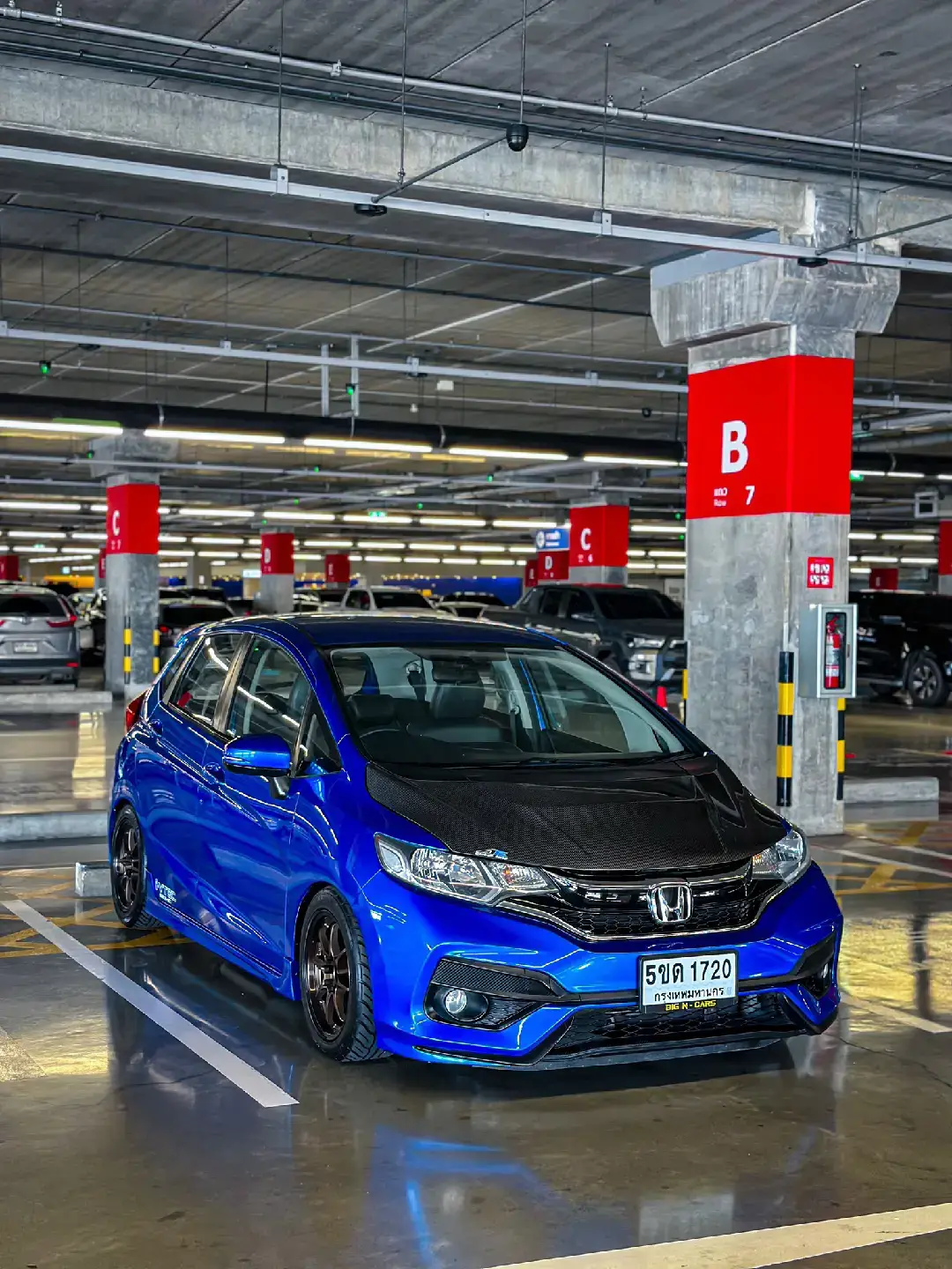 👇รายละเอียดในเม้น👇 🚨Honda Jazz Gk 2014-2015 SV TOP แต่ง RS ไมล์ 80,000 รถสวยพร้อมใช้ เนียนๆ ซื้อไปเติมน้ำมันขับอย่างเดียว  -เครื่องยนต์เดิมๆโรงงาน -สีน้ำเงินอิม คัดเคลือบสีเต็มระบบ -เกียร์ออโต้ เข้านิ่มๆทุกเกียร์ -ฝากระโปรงหน้าคาร์บอน (มีฝาเดิมสีน้ำเงินให้ด้วย) -ล้อCe 28 เบิกใหม่ ทำสีเทียบแท้ -ยาง Sailun R01 195/50/15 เบิกใหม่ -ปลายท่อซิ่ง Trigen -กันชนหน้า RS -กันชนหลัง RS -รถสวยพร้อมใช้ขับดีมาก -ภายในสวยสะอาดไม่ขาด -ก่อนส่งรถ มีถ่ายน้ำมันเครื่อง ขัดเคลือบสี ดูความพร้อมก่อนส่งมอบให้ครับ 💥หาอยู่จัดเลยครับ ยินดีรับฟังทุกปัญหา ☺️ ออกรถเรื่องง่าย 🤏 📲0659466886 ริต  📟ID LINE : phpt. (มีจุด) ดูรถ นนทบุรี บางใหญ่เก่า มาไม่ถูกเดี๋ยวแชร์โลเคชั่นให้ครับ #เทรนด์วันนี้ #Jass #gk  #รถมือสอง #รถซิ่ง 