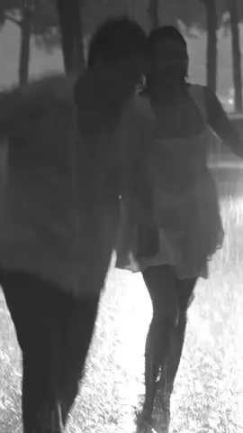 #CapCut #goviral #fypシ #trending #repost #tiktok #fypシ゚viral #foryoupage #foryoupage #foryou #hug #couple #girl #Summer #rain #happy 