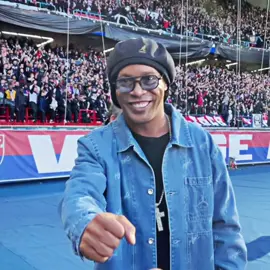 is Ronaldinho the greatest in history? #Ronaldinho #skills #dribbles #Soccer #football 