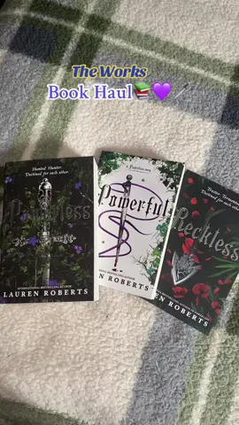 I gave into the fomo guys!! I’m officially doing it, im jumping into my fantasy era and reading Powerless by Lauren Roberts💜❤️#BookTok #fyp #powerless #powerful #reckless #laurenroberts #powerlesslaurenroberts #recklesslaurenroberts #kaiandpaedyn 