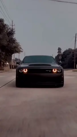 You are really under attack or are you under 😤#wheeeeeee #foryoupage #dodge #lover #sports #viralvideo #whyunderviewmyvideotiktok #dontunderreviewmyvideo #🐈‍⬛ #dodgechallenger #soundviral #sports #sportscar #darling #luxurycars 