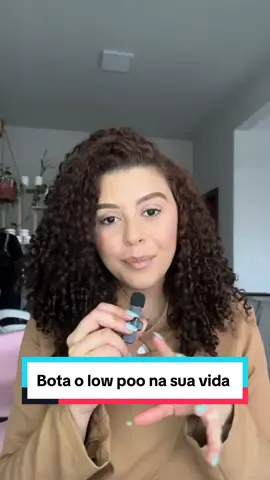 Se suas pontinhas estão “ralas”, você deveria saber disso! Corre aqui! Me conta, tá usando shampoo liberado para Low Poo ou proibidão?  Inclui o Low Poo na sua vida, e sinta a melhora nas primeiras semanas! 