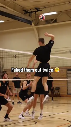 Smooth 🔥 (via @spencer.olivier) #volleyball #fake #skill 
