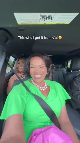 Everybody say hey to my mama🤩💚