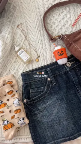 todays outfit 🍂💌 #fall #falltok #autumn #OOTD #fallfashion #fashion #fashiontok #cozyfashion #pumpkinseason #pumpkinspice #gilmoregirls #cozy #cozyseason #cozy #pinterest #foru