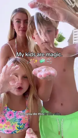 My babes are magic: “We’re the bubble whisperers!!” 🫧  I’ve tried everything they teach, me and I still can’t do it. haha xx Angela Claire #bubbles #soapbubbles #momlifeisthebestlife #beachlifestyle #adriaticsea #italian 