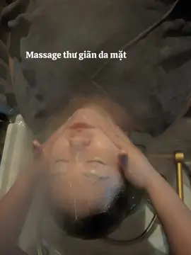 Không có gì tự nhiên mà đẹp phải k các nàng ơi?  Massage mặt thư giãn vừa giúp nâng cơ , giảm thiểu nếp nhăn trên da mà còn chống lão hoá chảy xệ da nữa nhé  #massagemat #chămsócda #massagematthongon #massage_mặt_chuyên_sâu #nâng_cơ_mặt #hútmun #spaquantanphu #lấynhanmun 