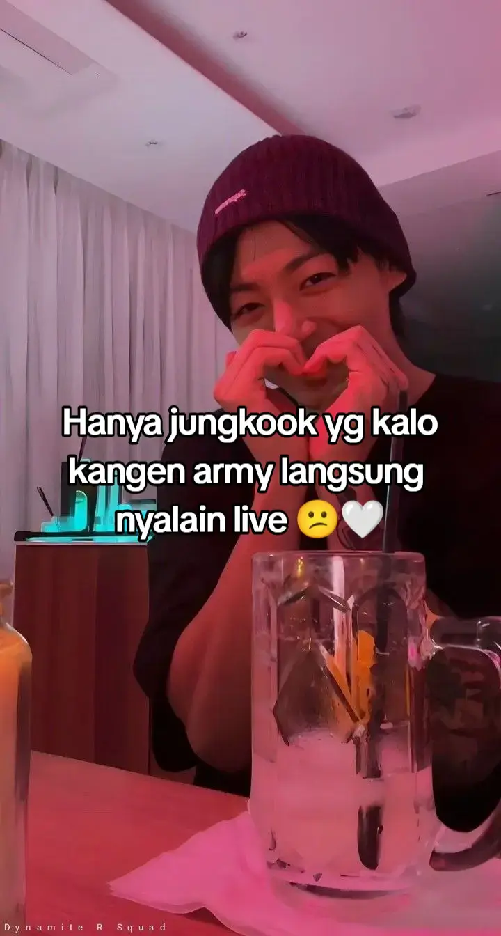 jungkook pernah bilng, gamau kalo hubungan kita hanya sebatas fans dan idola, dia mau kalo kita berteman 😭❤‍🩹💜, jadi kangen sama jungkook...  #jungkook #bts #army #fypシ゚  #se efforts itu idol sama fans ❤‍🔥 