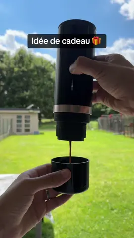 La meilleure idée de cadeau : la cafetière portable Nomad Cup ☕️🎁 #cafetiereportable #cafe #voyage #voiture #cadeau 