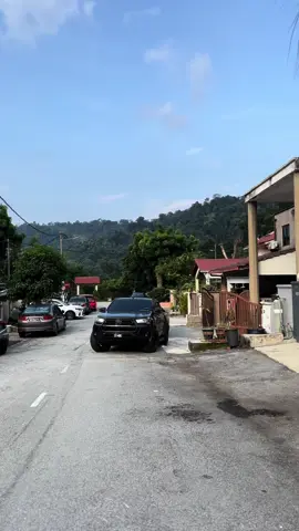 TRANSPORT ON MCM BIASA , NK POSMOTOR ROGER 🫡 #viralsong #trendingvideo #fyppa #diesel #fyppppppppppppppppppppppp #trendingsong #fypシ #hilux4x4 #4x4oficial #4x4 #lowerdtrucks #CapCut #towing #fypqouetes 