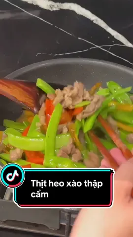 Thịt vai của con lợn màn xào thập cẩm đi các bác ơi #xuhuong #tiktok #monngon #thitlonxaothapcam #amthuc #viral #menauan #linhthichnauan 