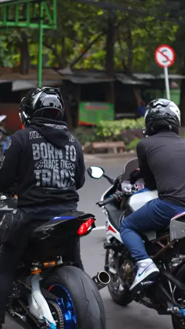 Cowo mana yang gaa pengen, nongkrong bawa motor ginian🔥🔥 #r1m #yamahar1m #bmwmotorsport #bmws1000rr #Motorsport #moge#sportbike #fyp #fypシ 