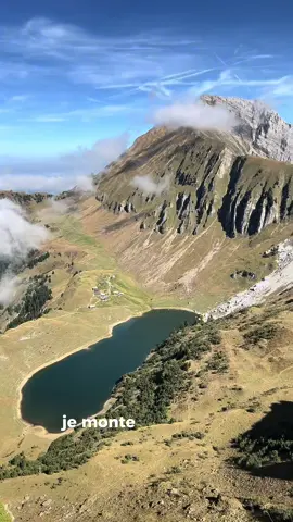 Mes premières randonnées seule 🥾  Cirque du Fer à Cheval (le Bout du Monde) : 3h aller/retour - Lac de Lessy en montant à l’Aiguille Verte : environ 5h/5h30 aller/retour ⛰️ (je me suis trompée de chemin au retour mais c’est parce que je marchais sans regarder les panneaux 😂 j’étais trop à l’aise) #randonnee #nature #montagne #voyage #france #hautesavoie #lac #paysage 