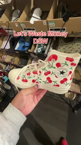 The iconic Platform Cherry Converse😍🍒 #comeshopwithme #shoppingvlog #Vlog #shopping #dsw #converse #cherry #shoeshopping @Converse @DSW 