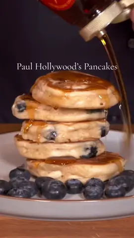 Bluberry Buttermilk Pancakes 😋  INGREDIENTS: 125g plain flour 1 medium egg 1/2tsp bicarbonate of soda 1tsp baking powder 1.5 tbsp caster sugar  175ml buttermilk 100g bluberries  1-2tbsp veg oil to fry #paulhollywood #pancakes #Recipe #baking #bake 