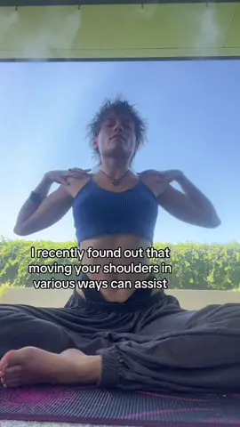 Moving the shoulders effects all the lymph nodes in our chest! Preventing puffy armpits and increasing blood \ lymph flow! Lets keep things operating as they were designed to! ✨🧚🏼 #lymphnodes #shoulders #lymph#lymphflow#posture #mysticalmckay#themysticalexperience#mysticalyogimckay